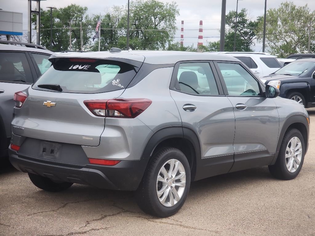 Used 2023 Chevrolet TrailBlazer LS FWD image 2