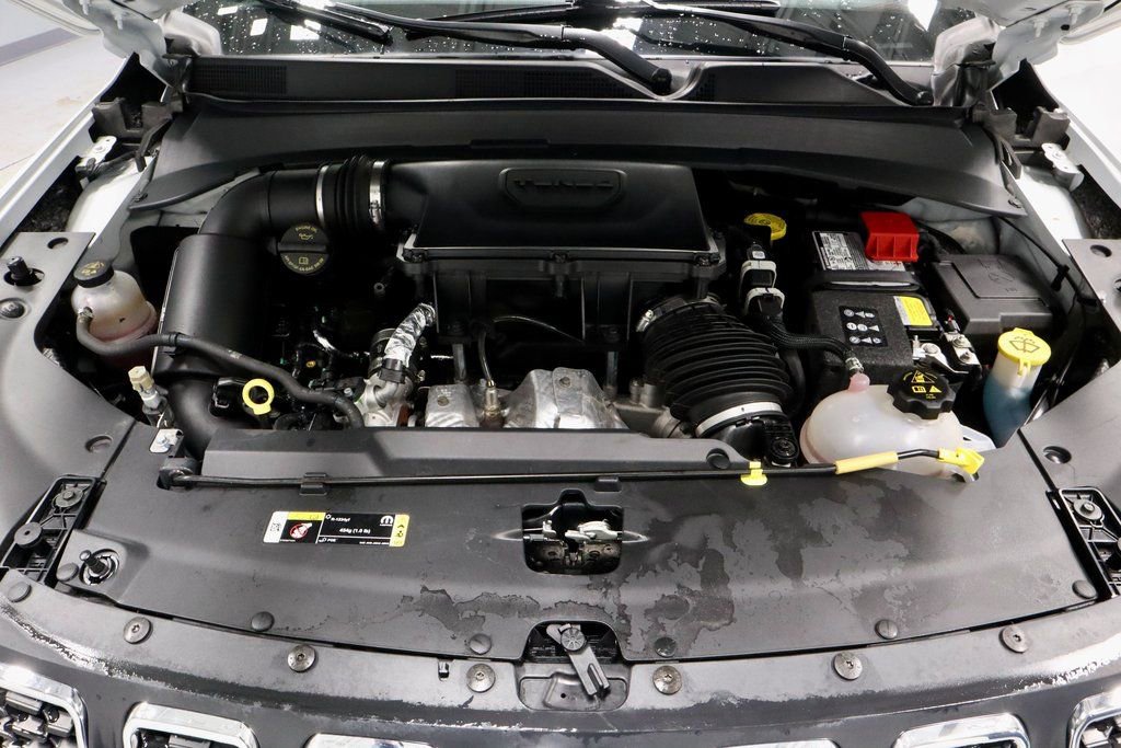 Used 2025 Jeep Compass Latitude image 16