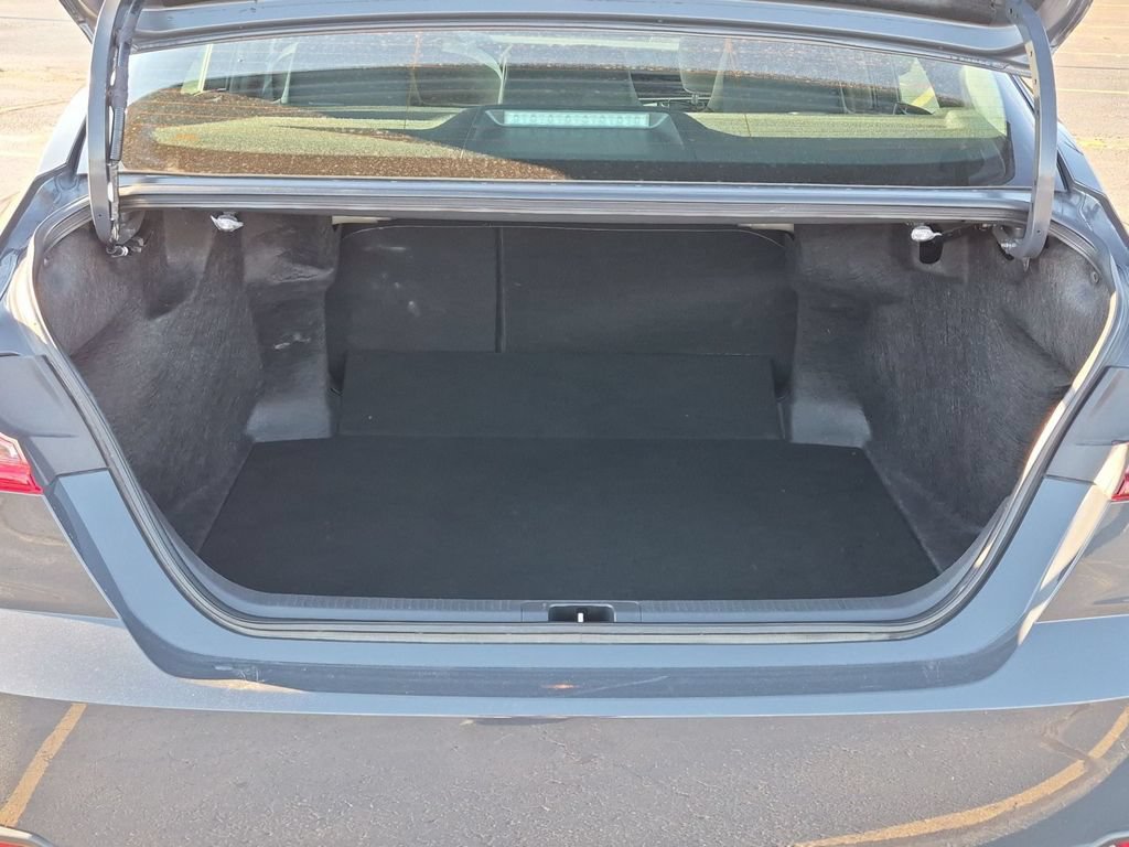 Used 2026 Toyota Camry SE FWD image 32