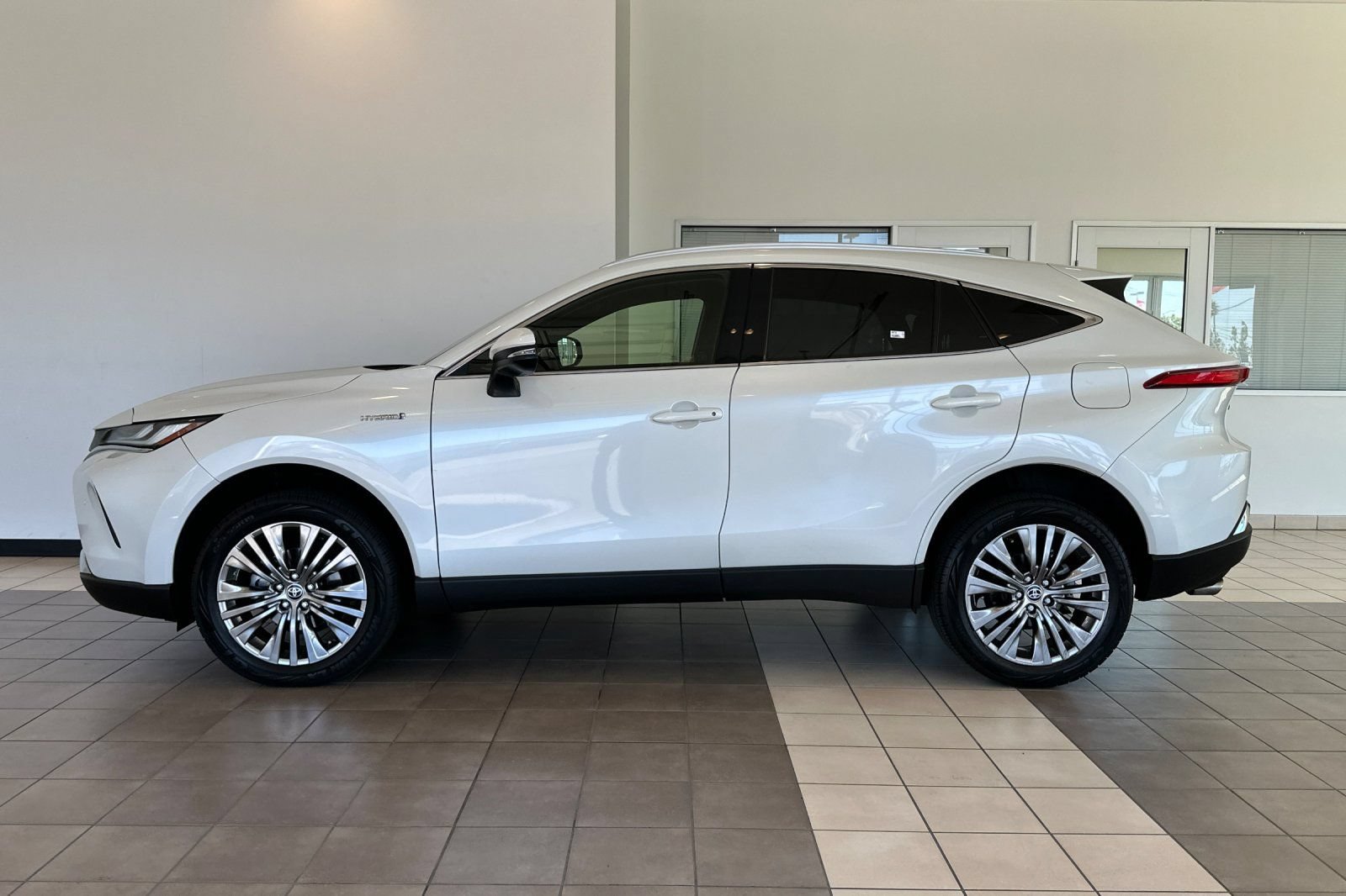 Certified 2021 Toyota Venza XLE AWD/4WD image 7