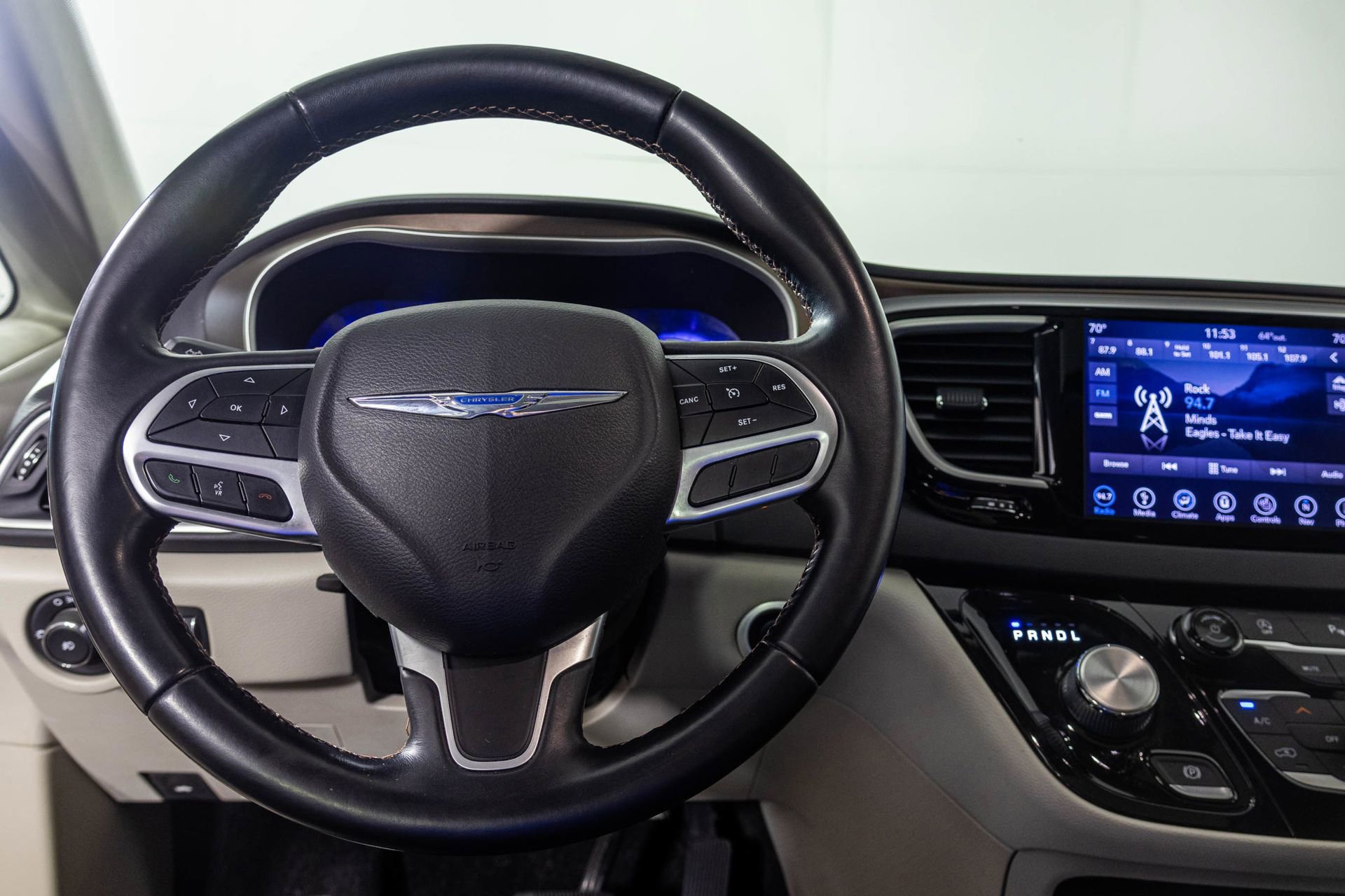 Used 2018 Chrysler Pacifica Touring-L image 30