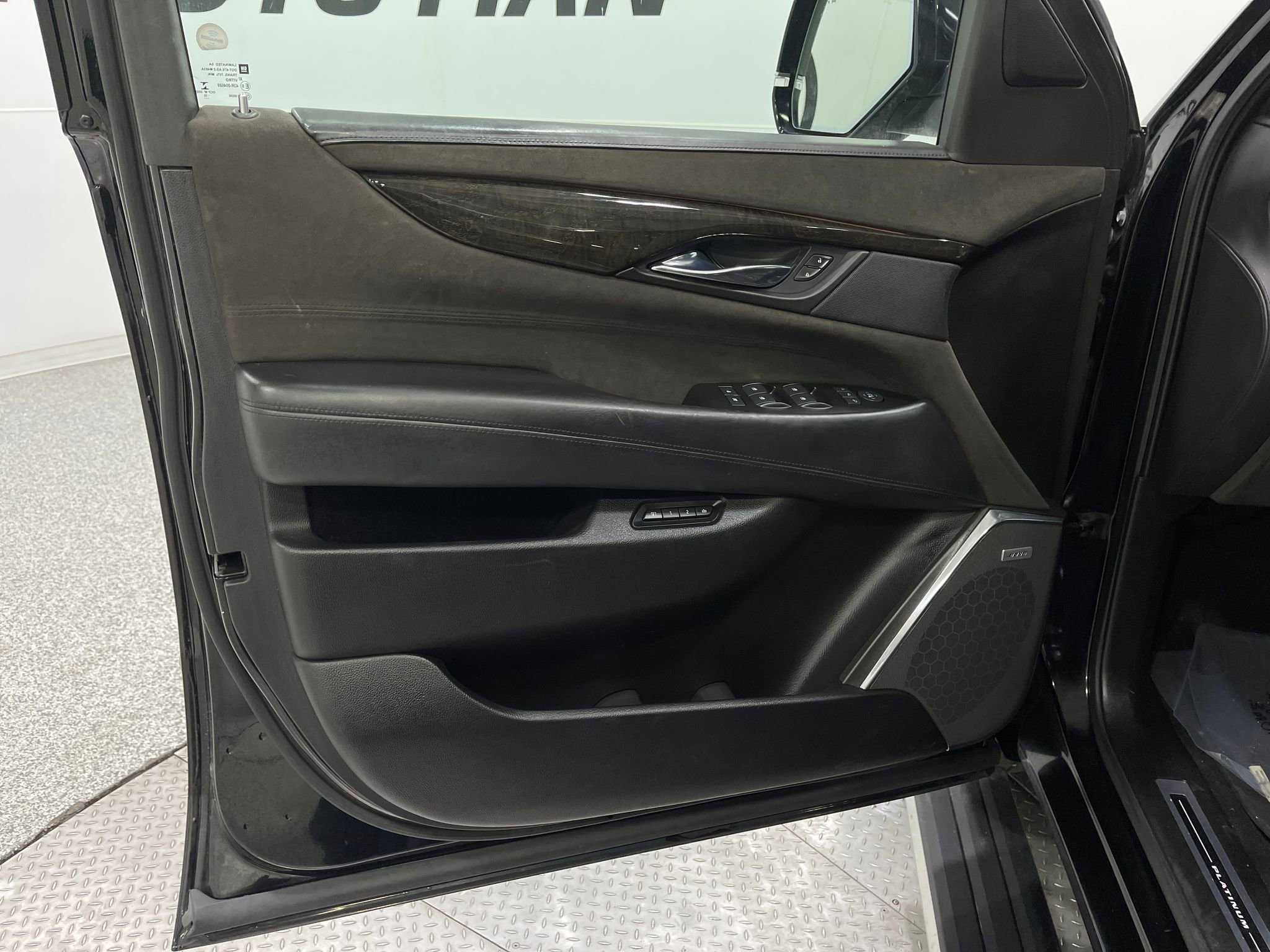 Used 2015 Cadillac Escalade ESV Platinum image 17