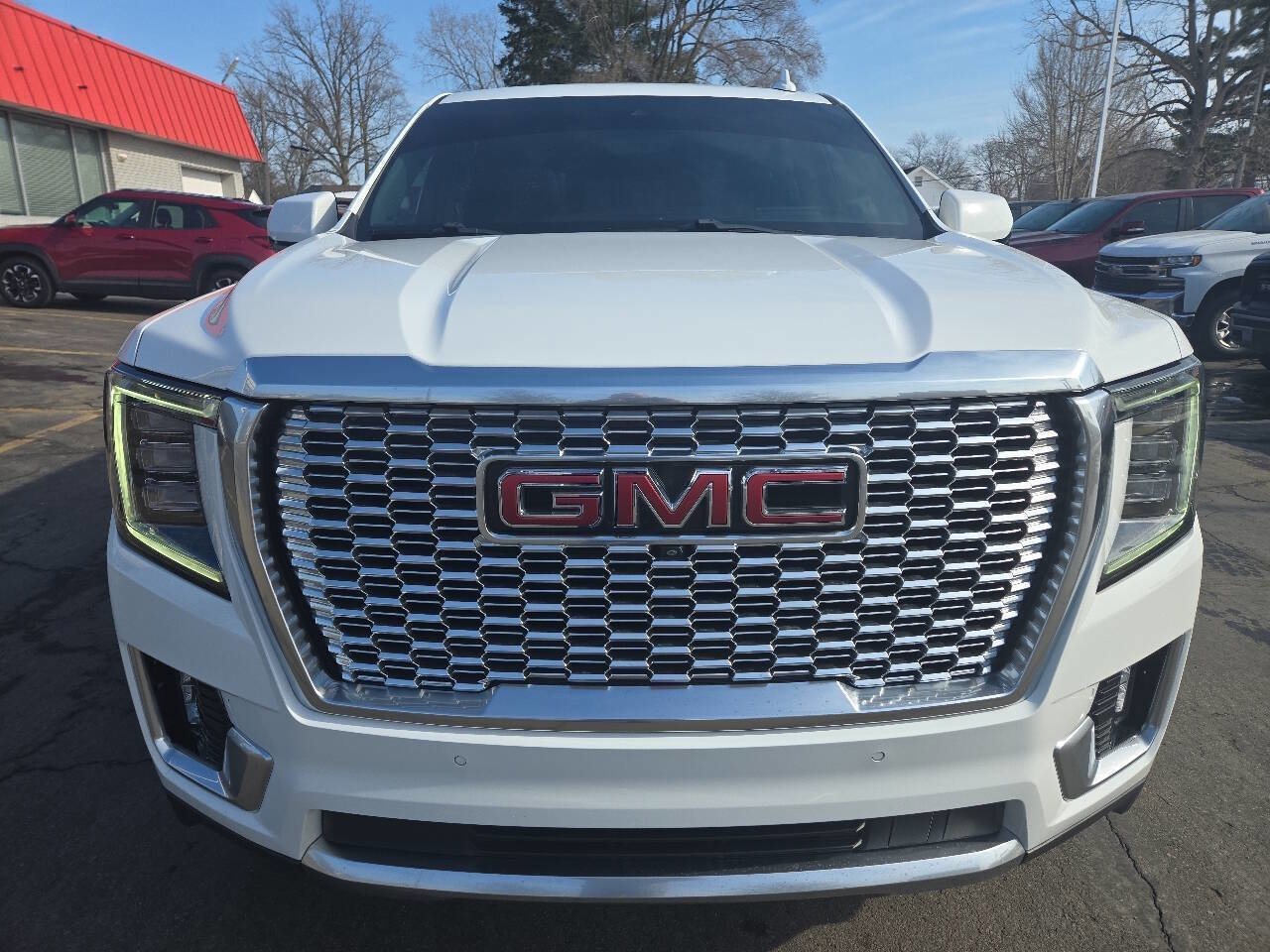 Used 2021 GMC Yukon Denali w/ Denali Premium Package image 3