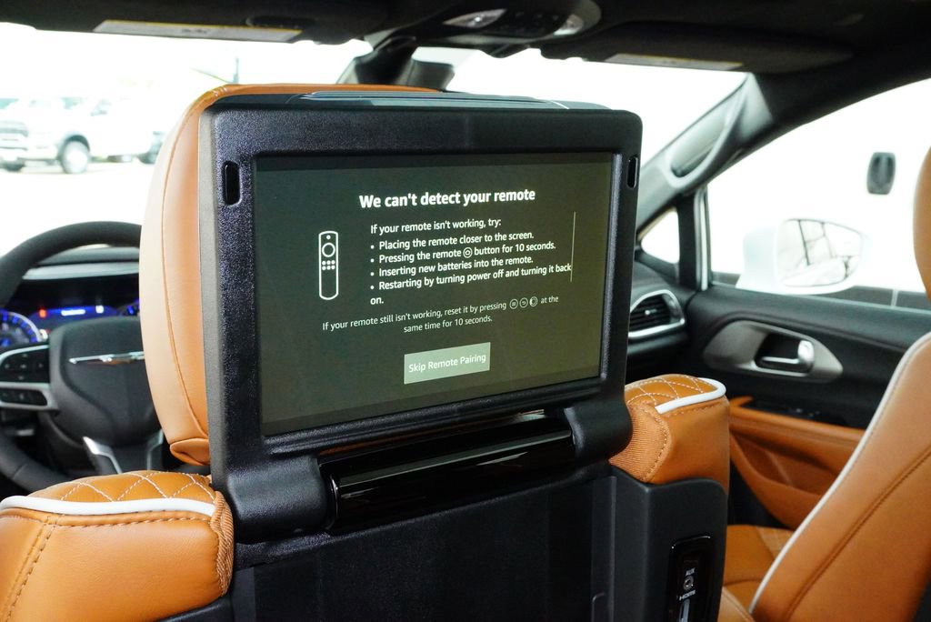 Used 2024 Chrysler Pacifica Pinnacle w/ Trailer Tow Group image 29