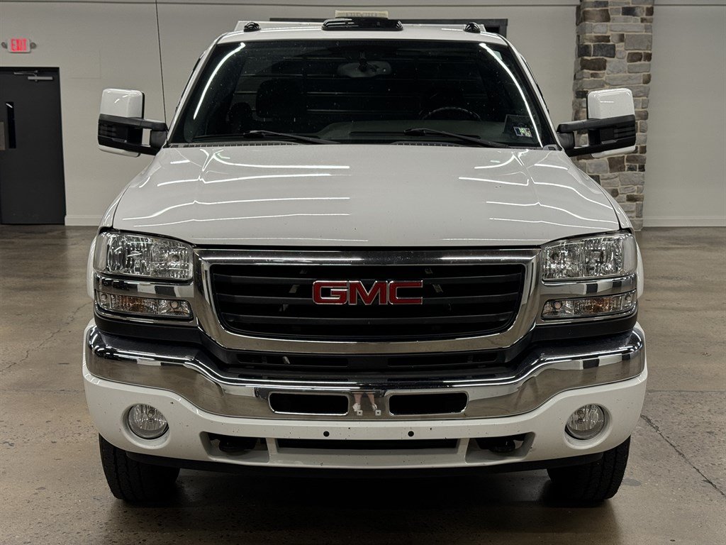Used 2007 GMC Sierra 3500 SLE w/ Heavy-Duty Power Package AWD/4WD image 2