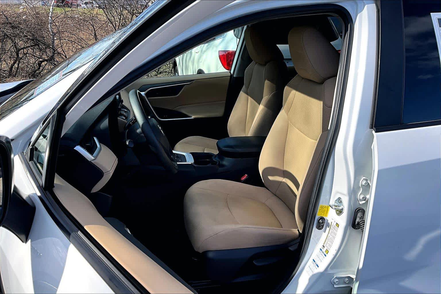 Certified 2021 Toyota RAV4 LE w/ Carpet Mat Package (TMS) AWD/4WD image 9