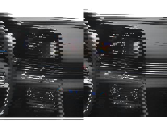 Used 2025 Hyundai Elantra SEL image 12