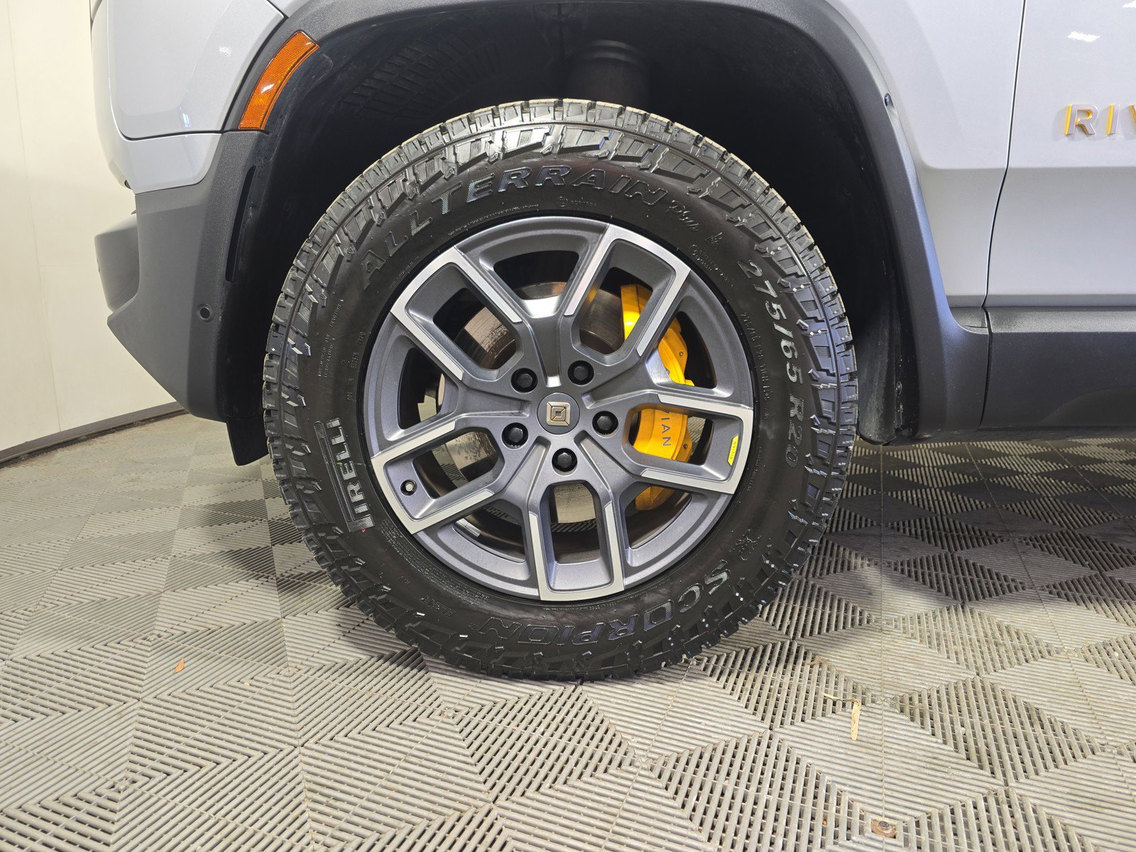 Used 2023 Rivian R1T Launch Edition image 9