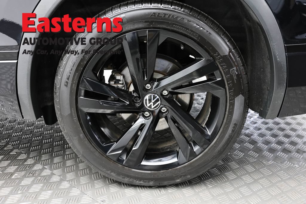 Used 2024 Volkswagen Tiguan SE R-Line AWD/4WD image 7