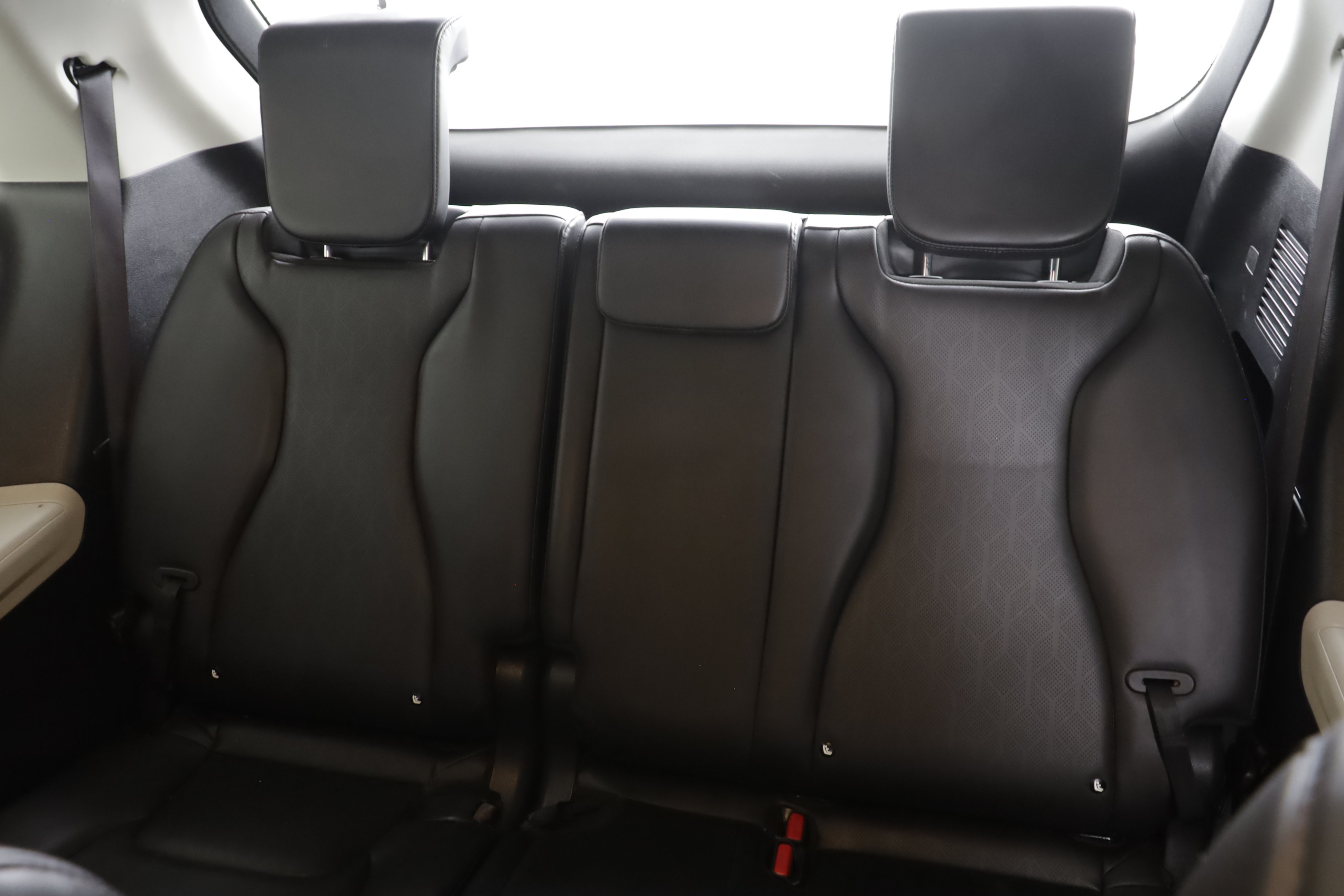 Used 2024 Kia Carnival LX FWD image 17