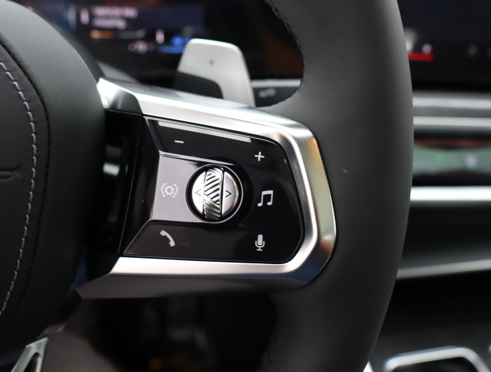 New 2026 BMW 750e xDrive w/ Premium Package image 22
