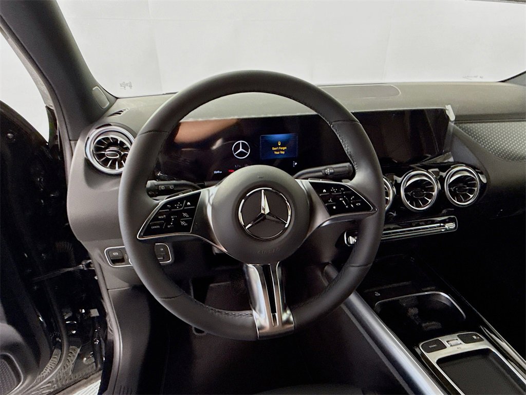 Used 2025 Mercedes-Benz GLA 250 4MATIC image 12