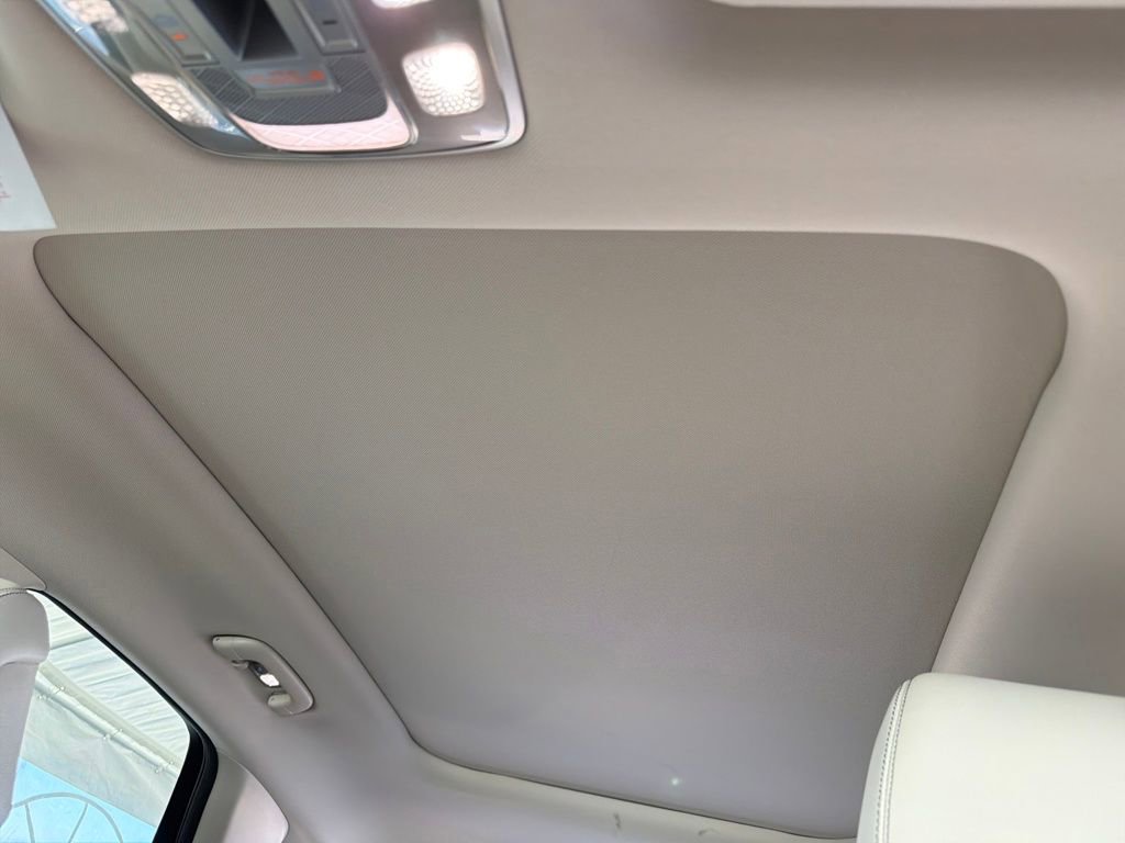 Used 2025 Genesis GV70 2.5T w/ Select Package image 25