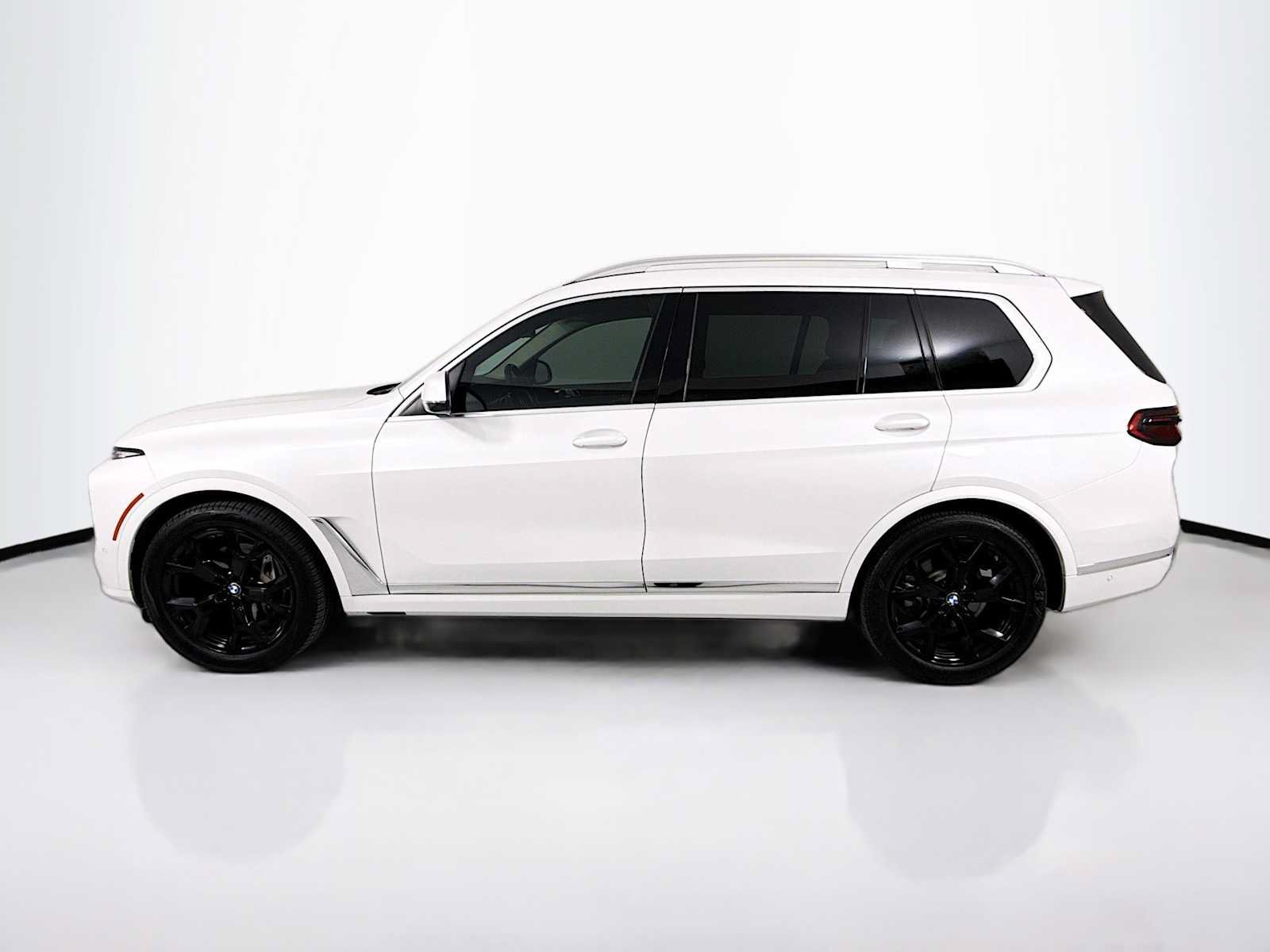 Used 2024 BMW X7 xDrive40i w/ Premium Package AWD/4WD image 2