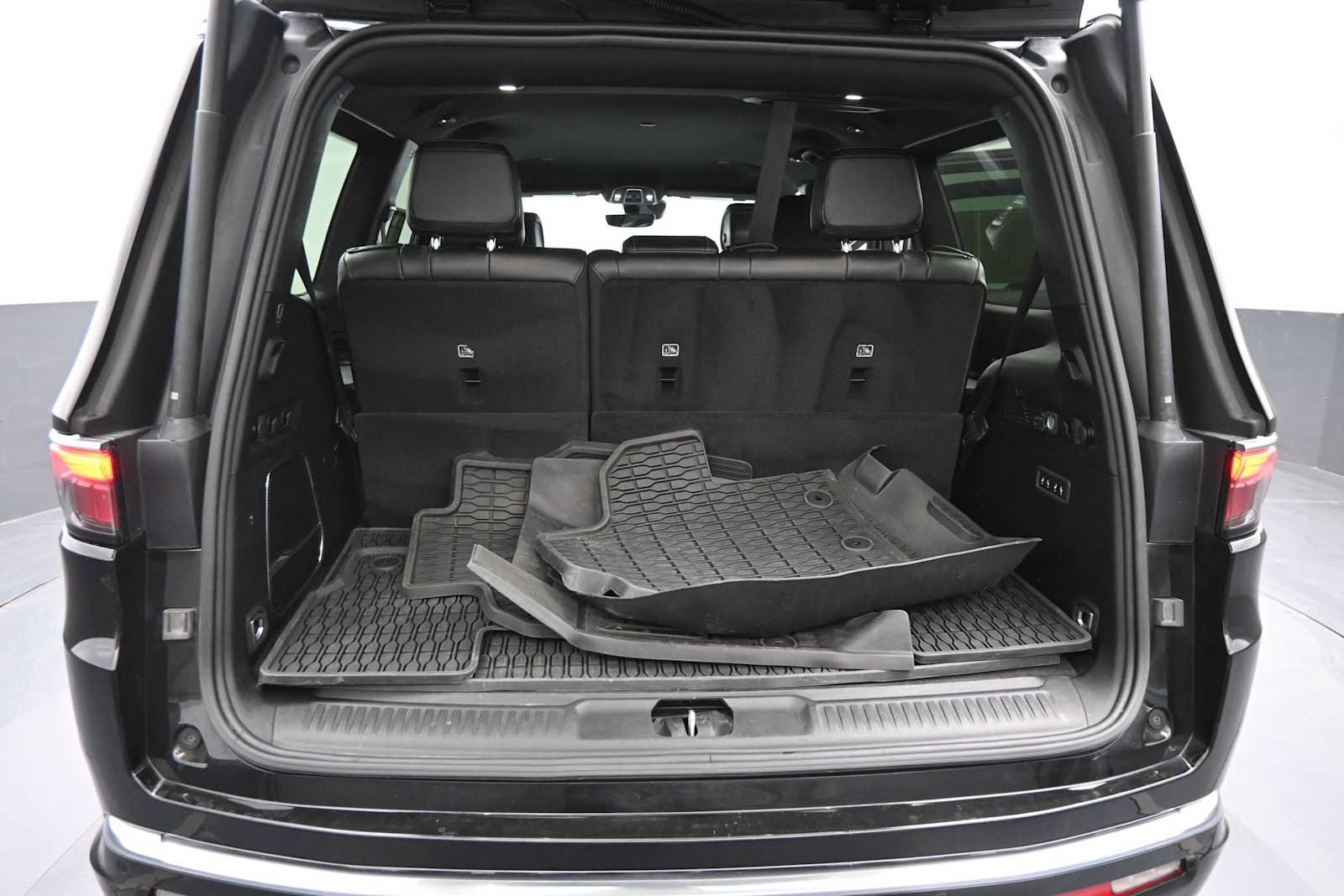 Used 2024 Jeep Wagoneer Series III AWD/4WD image 14