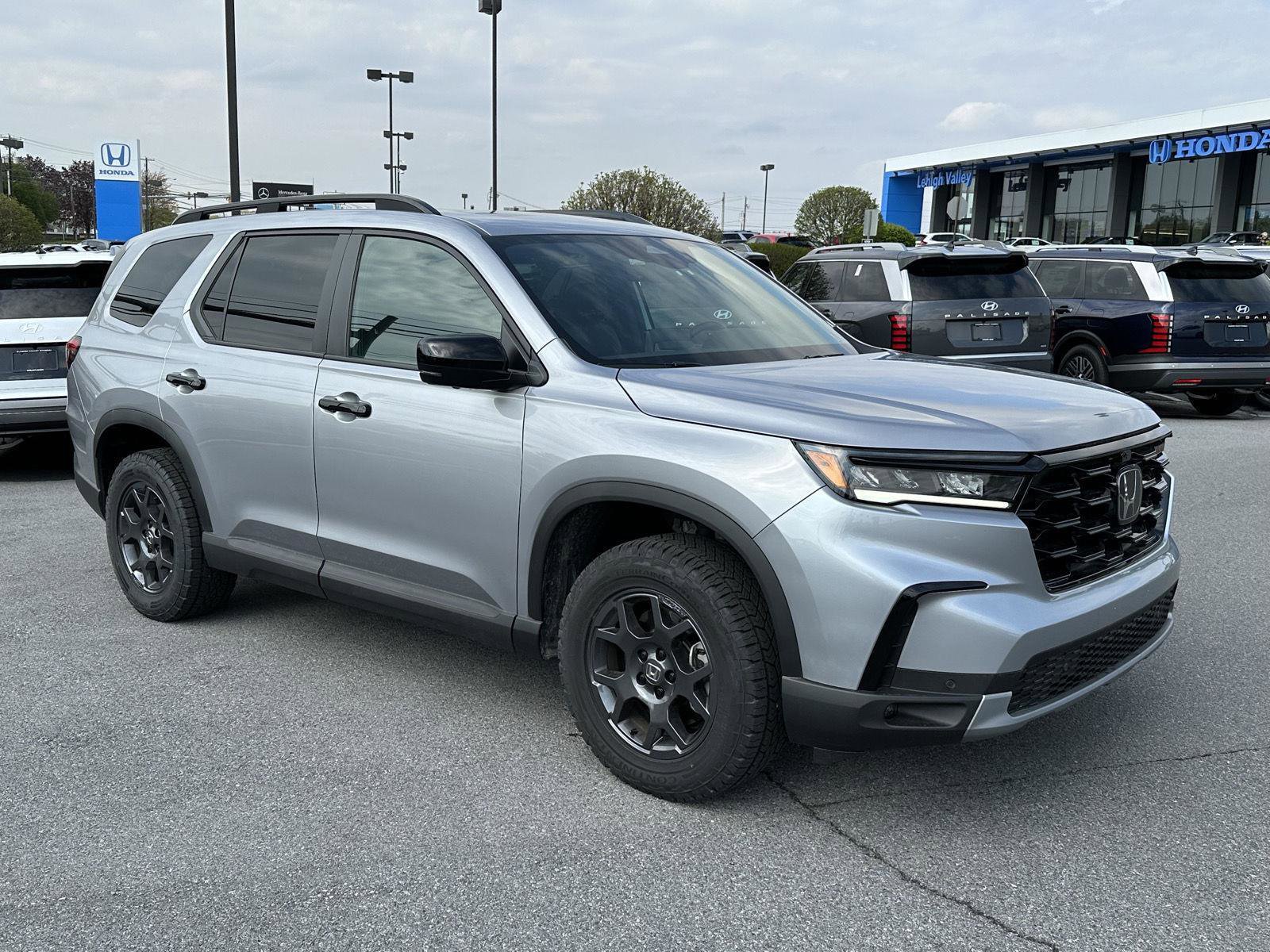 Certified 2025 Honda Pilot TrailSport image 2