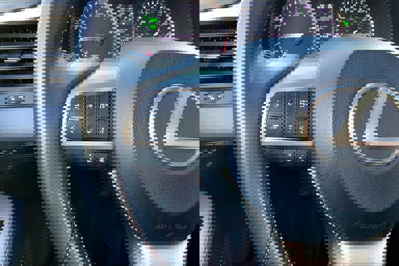 Used 2019 Lexus RX 350L w/ Premium Package image 23