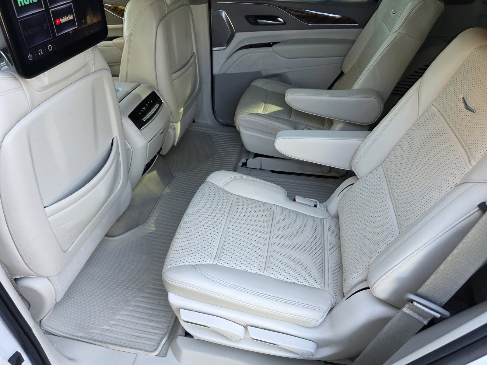 Used 2022 Cadillac Escalade Sport Platinum RWD image 14