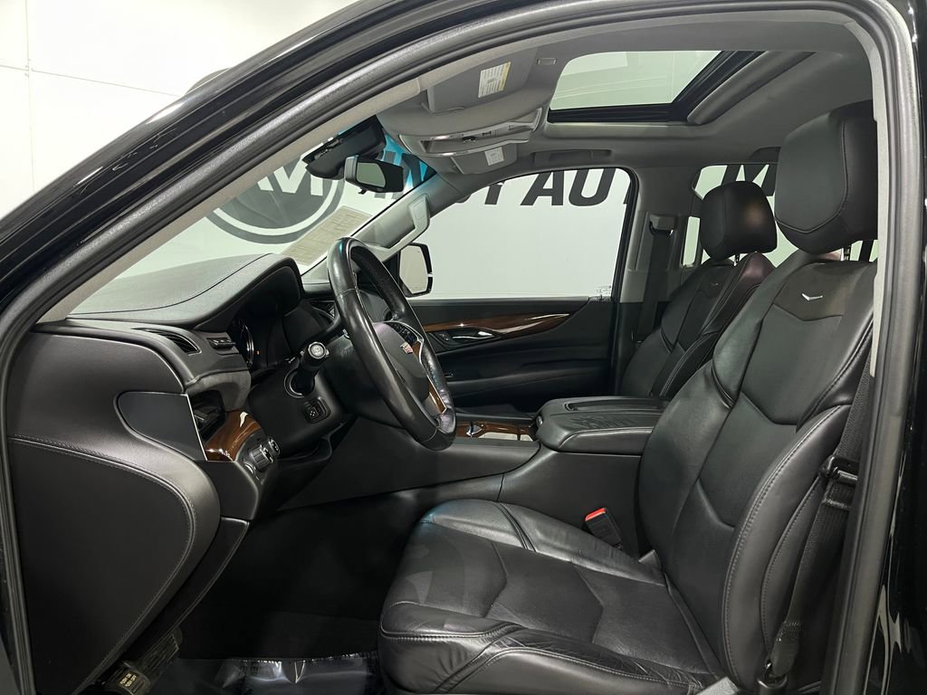 Used 2018 Cadillac Escalade Luxury image 13