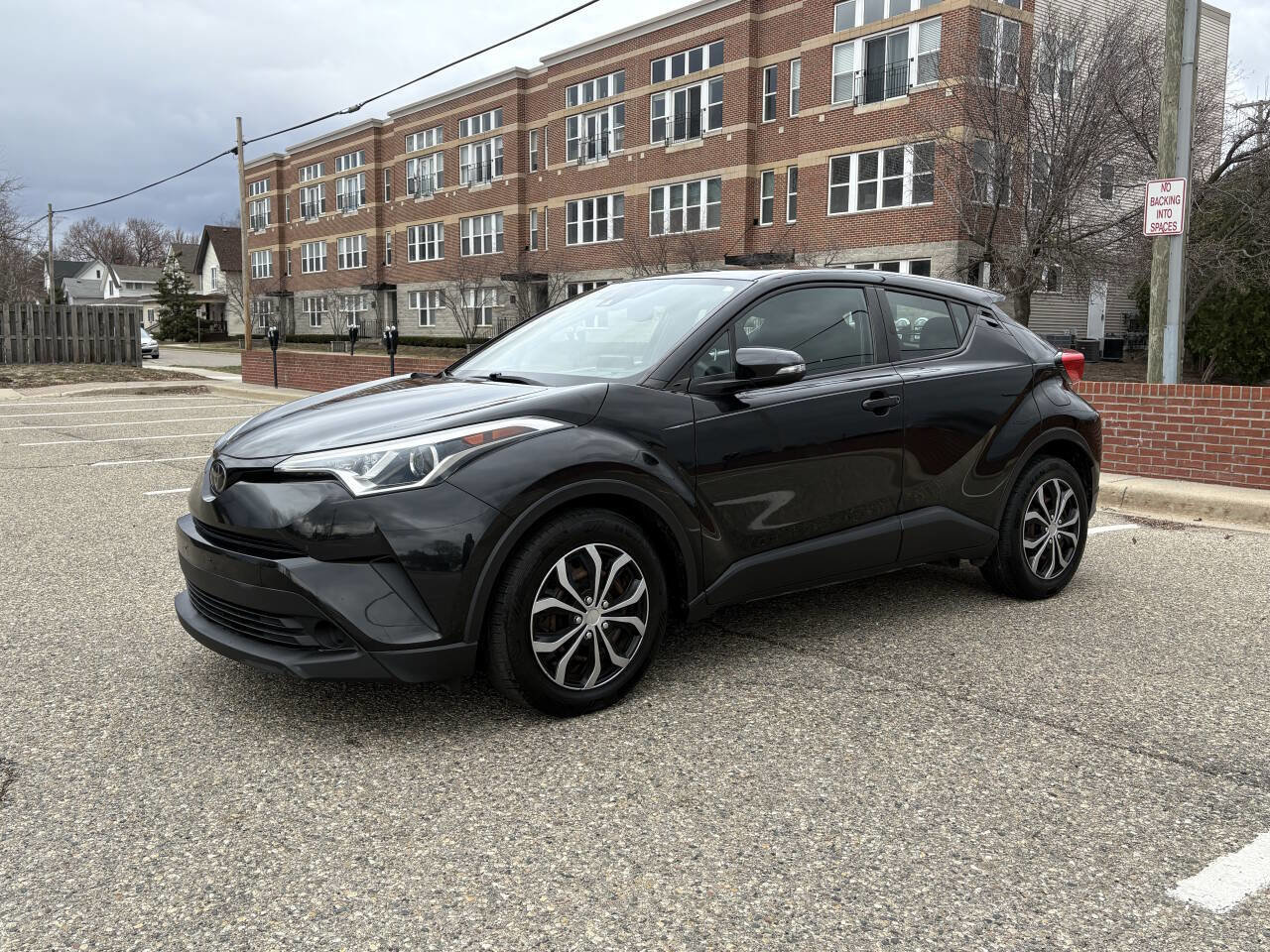 Used 2019 Toyota C-HR LE image 16