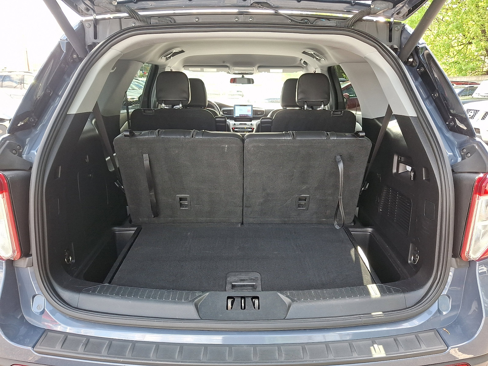 Used 2021 Ford Explorer XLT w/ Equipment Group 202A image 19