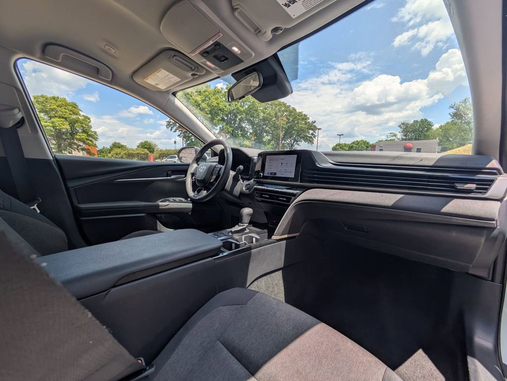 Used 2025 Toyota Camry LE FWD image 31