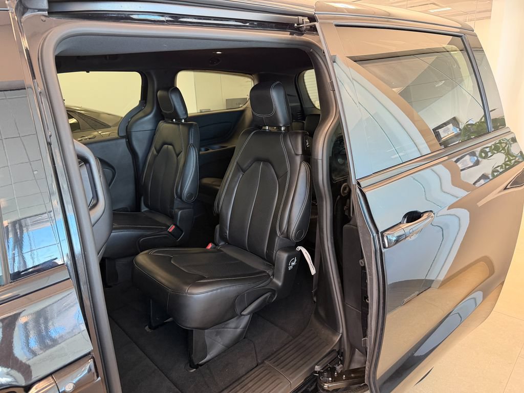Used 2023 Chrysler Pacifica Touring-L w/ S Appearance Package AWD/4WD image 25