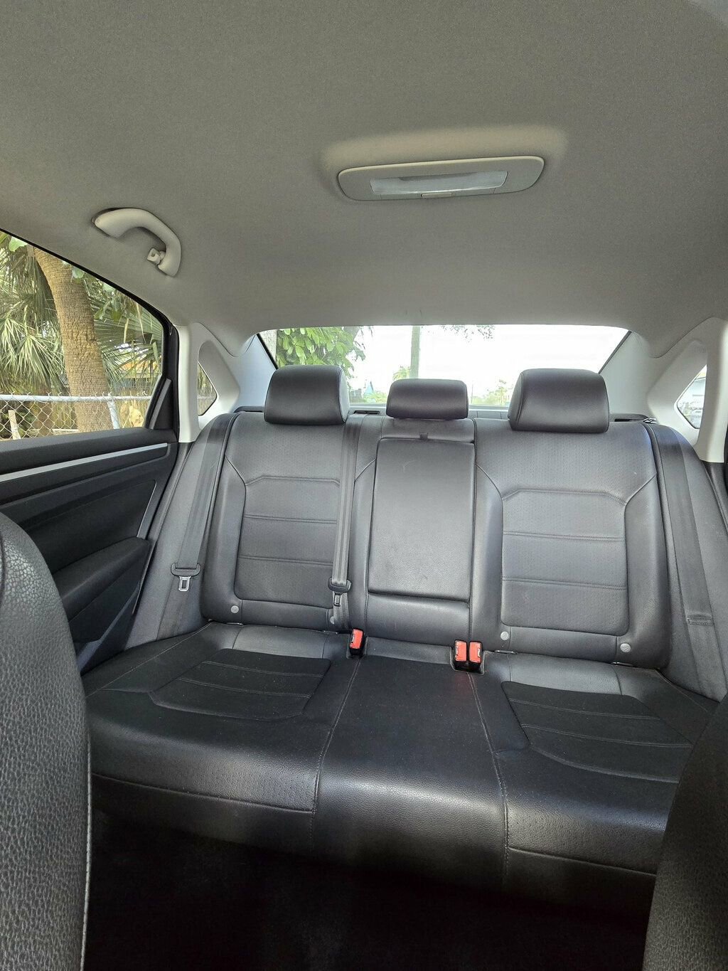 Used 2017 Volkswagen Passat 1.8T R-Line image 8