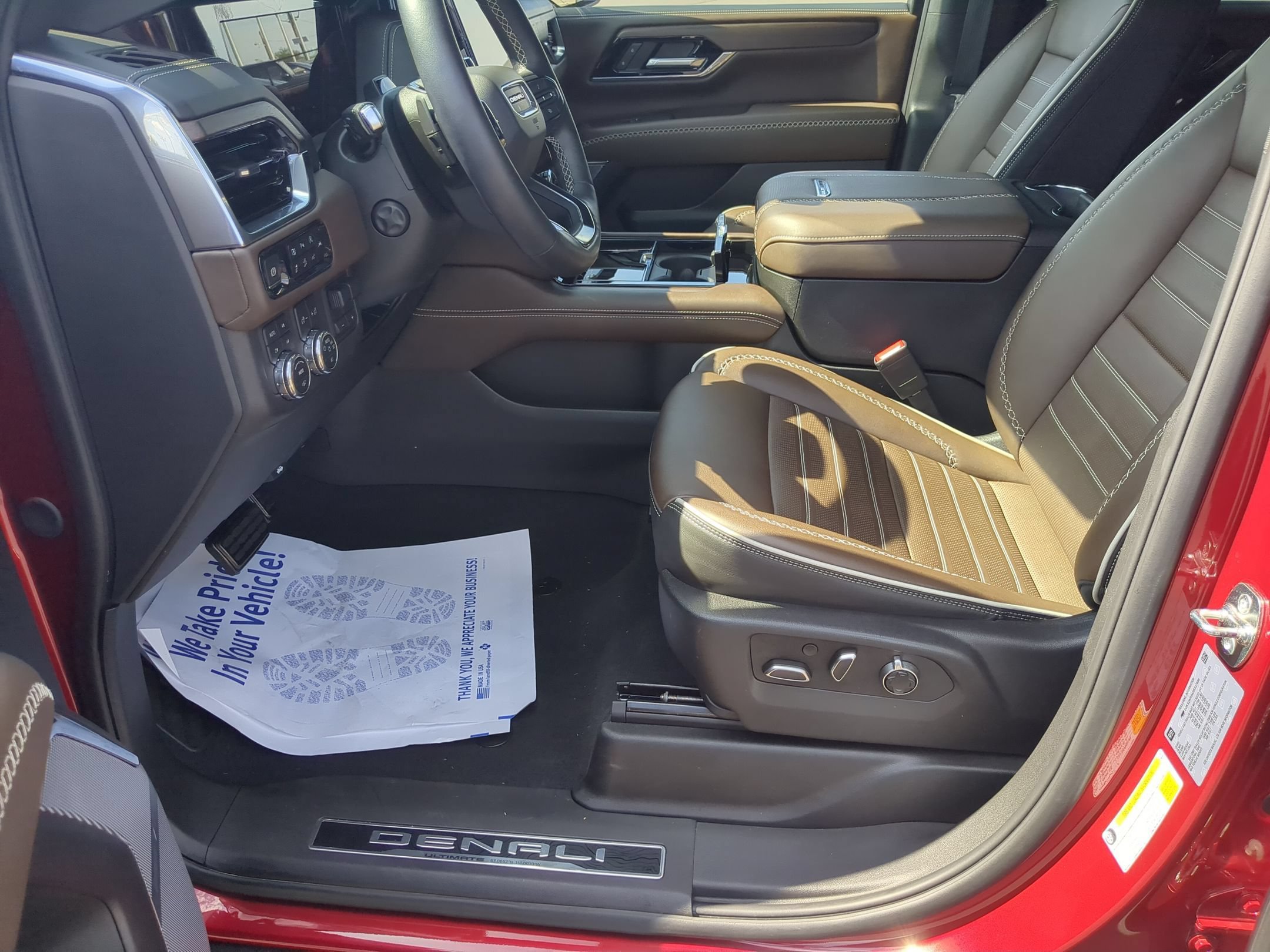 Certified 2025 GMC Yukon XL Denali Ultimate AWD/4WD image 18