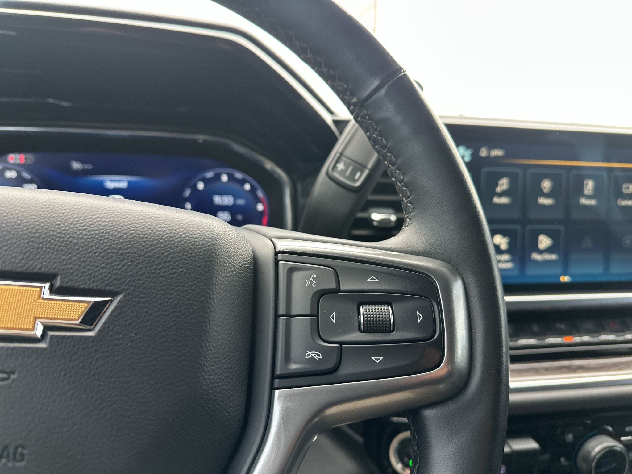 Used 2024 Chevrolet Silverado 3500 LTZ w/ LTZ Plus Package AWD/4WD image 17