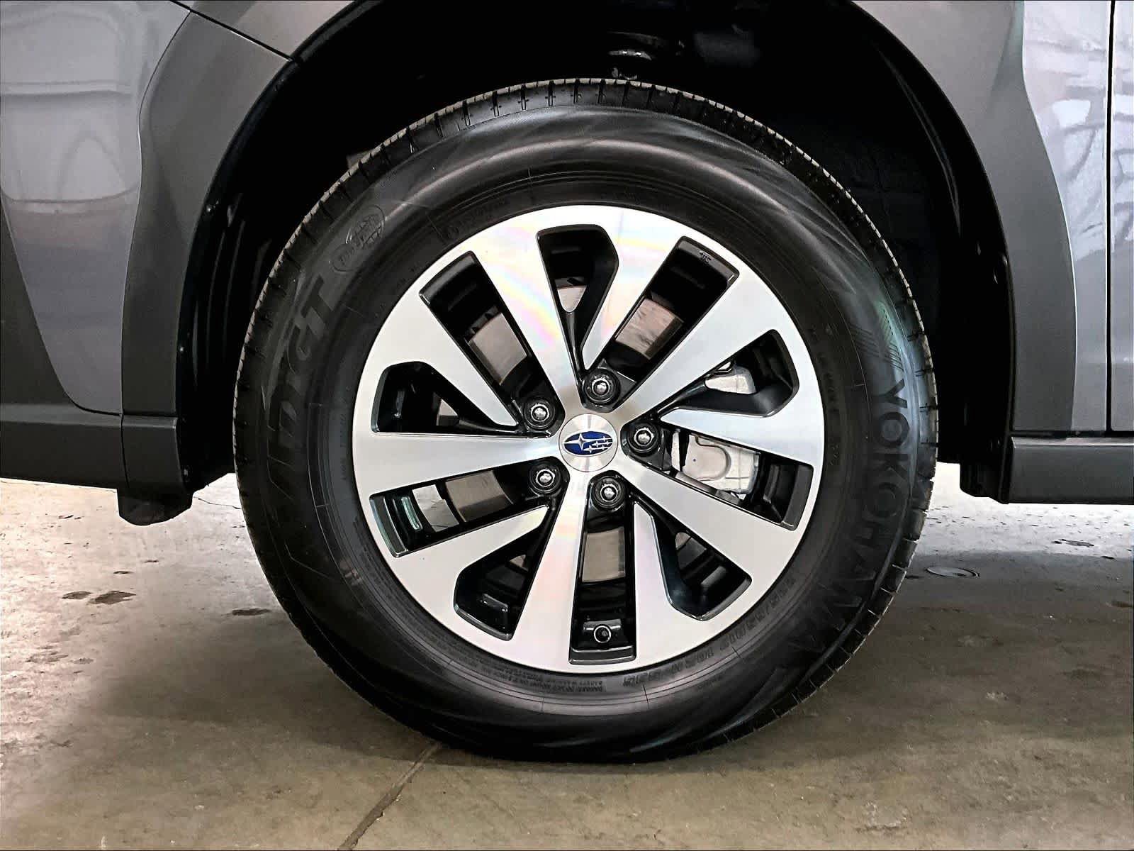 Used 2025 Subaru Outback Premium AWD/4WD image 11