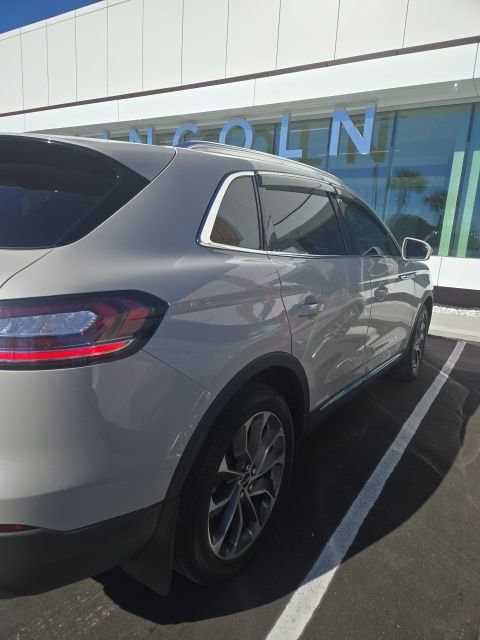 Used 2022 Lincoln Nautilus Reserve w/ Equipment Group 201A image 6