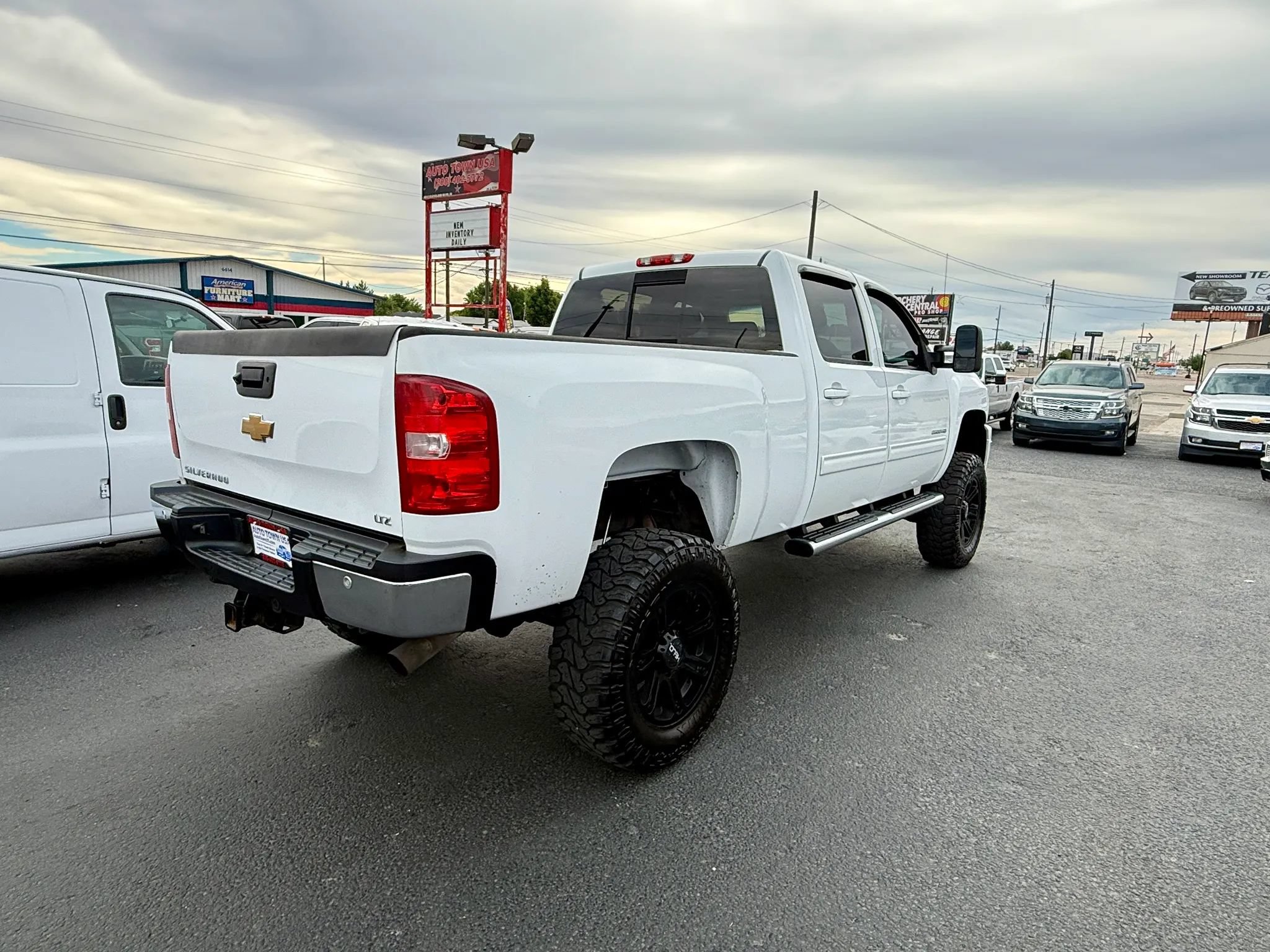 Used 2014 Chevrolet Silverado 2500 LTZ AWD/4WD image 5