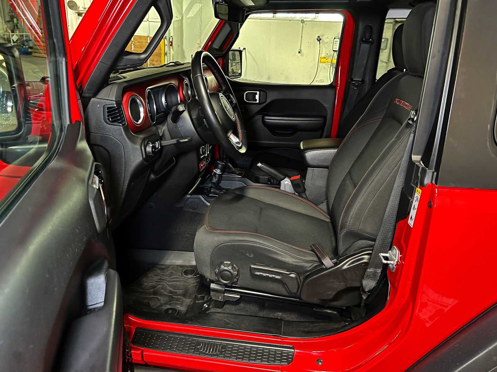 Used 2018 Jeep Wrangler Rubicon AWD/4WD image 18