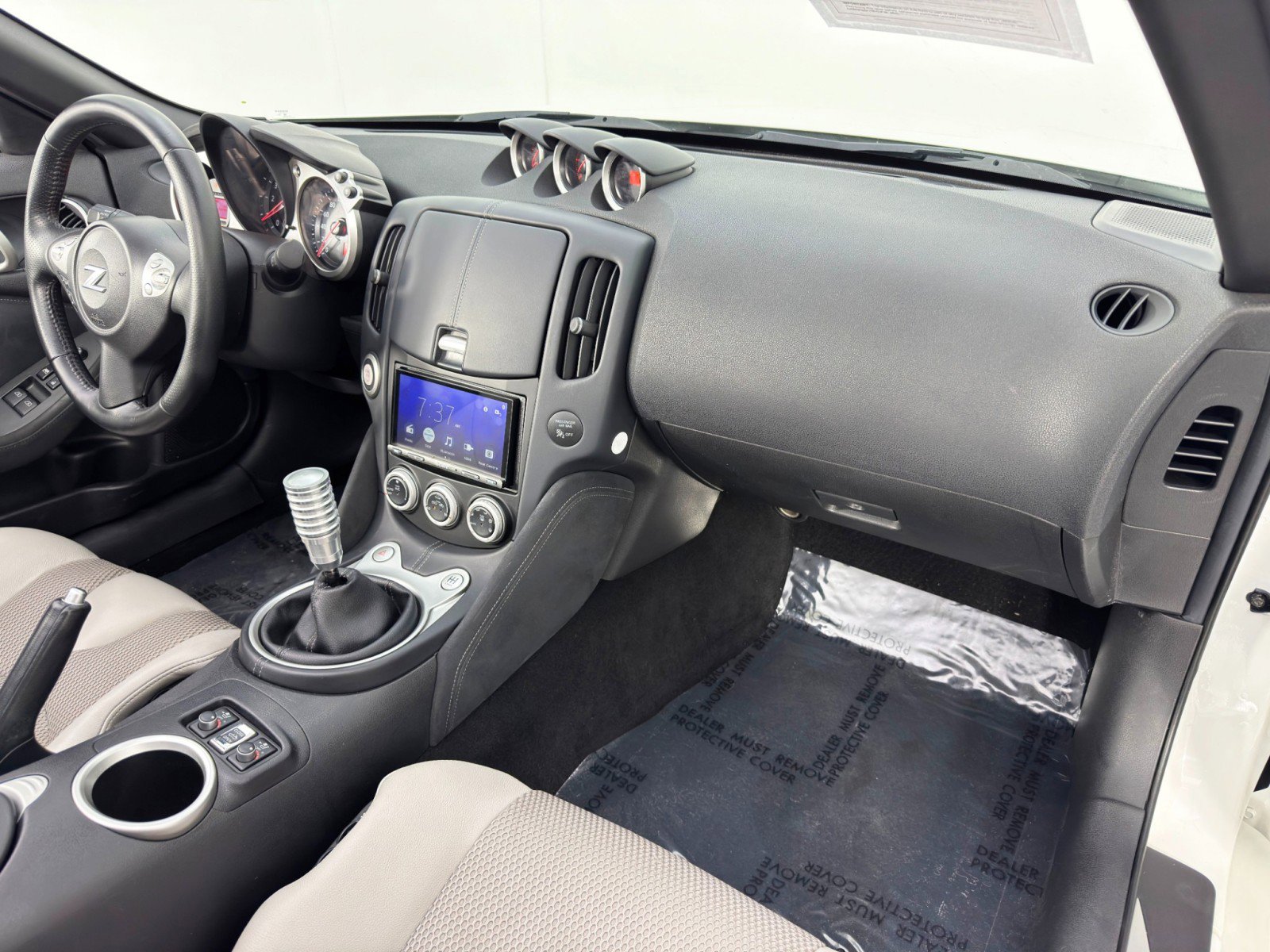 Used 2014 Nissan 370Z Touring w/ Sport Package image 13