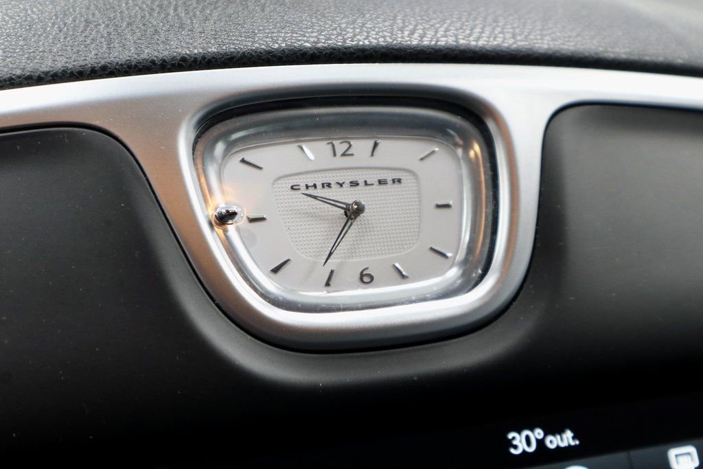 Used 2022 Chrysler 300 Touring image 2