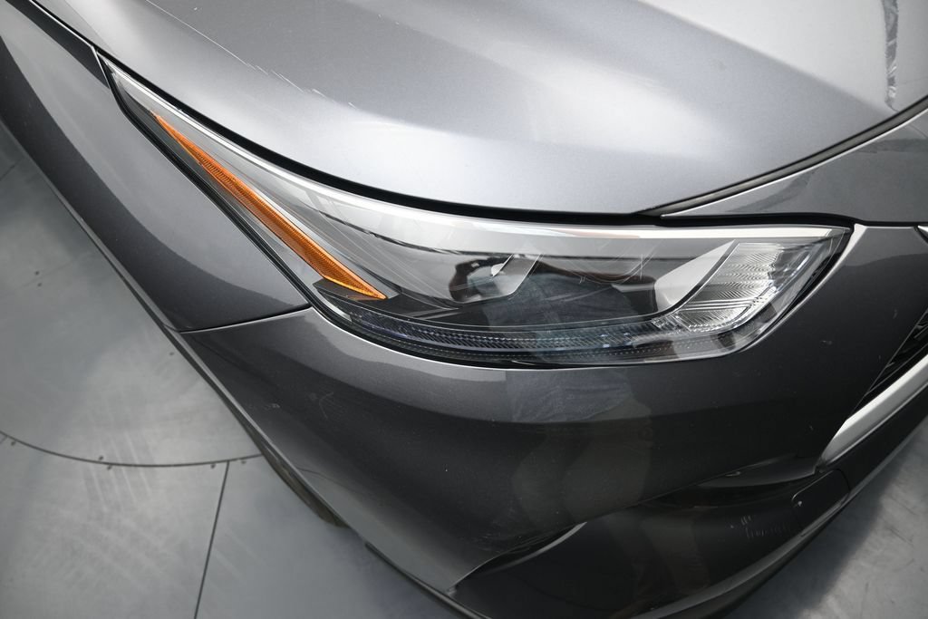 Used 2023 Toyota Highlander XLE AWD/4WD image 10