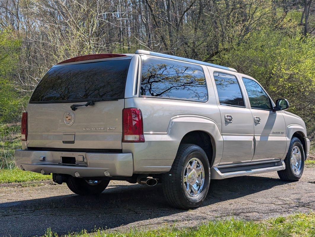 Used 2004 Cadillac Escalade ESV AWD image 18