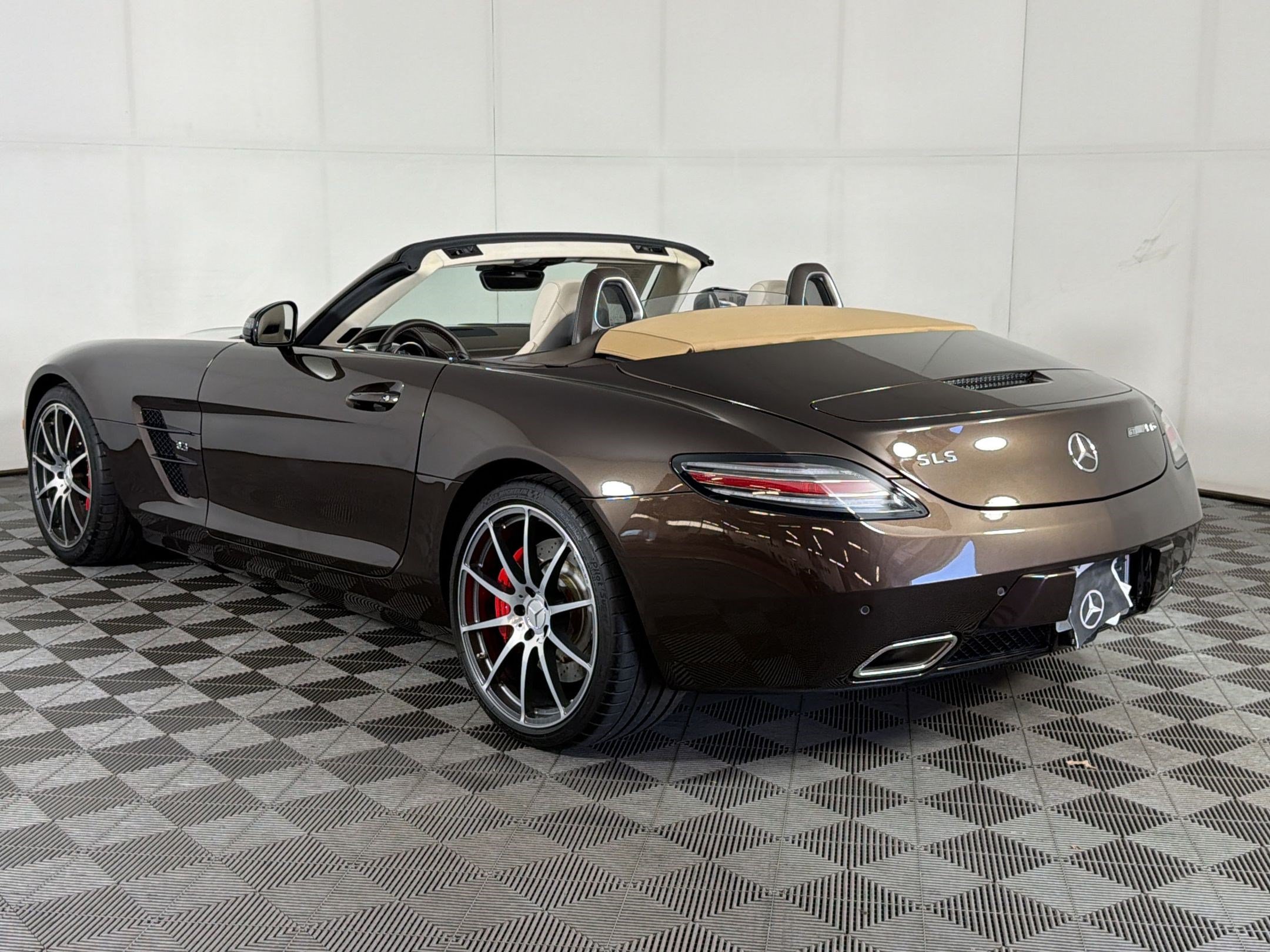 Used 2013 Mercedes-Benz SLS AMG GT Roadster image 3