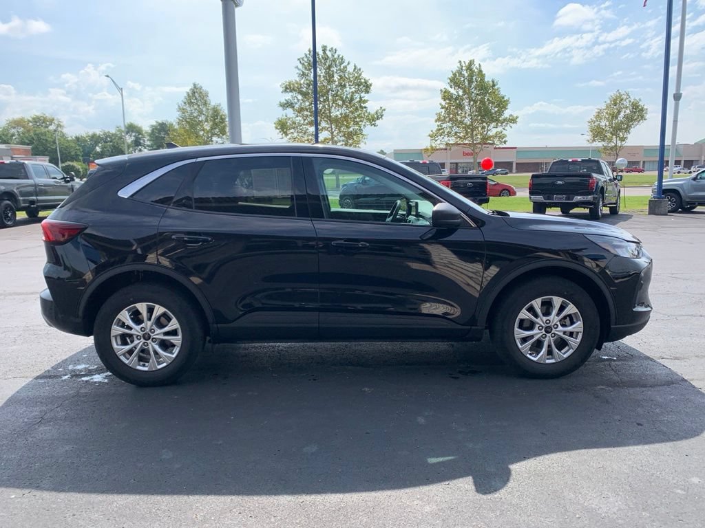 Used 2023 Ford Escape Active AWD/4WD image 2