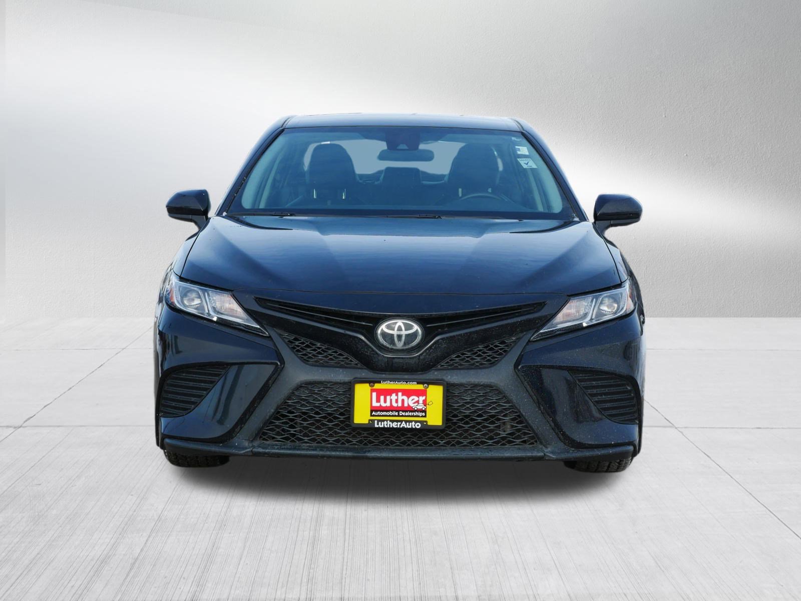 Used 2020 Toyota Camry SE video 2