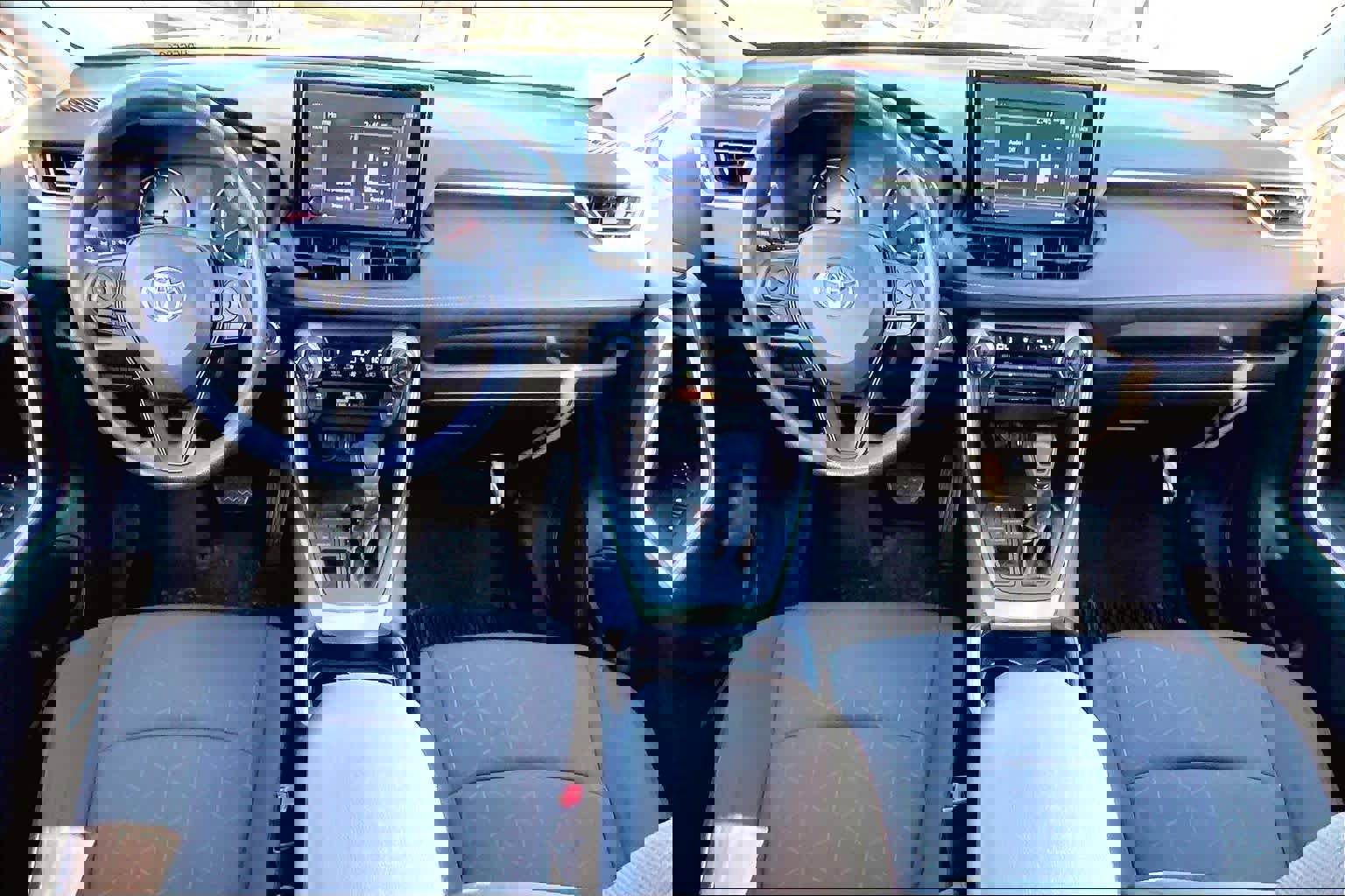 Used 2020 Toyota RAV4 XLE image 15