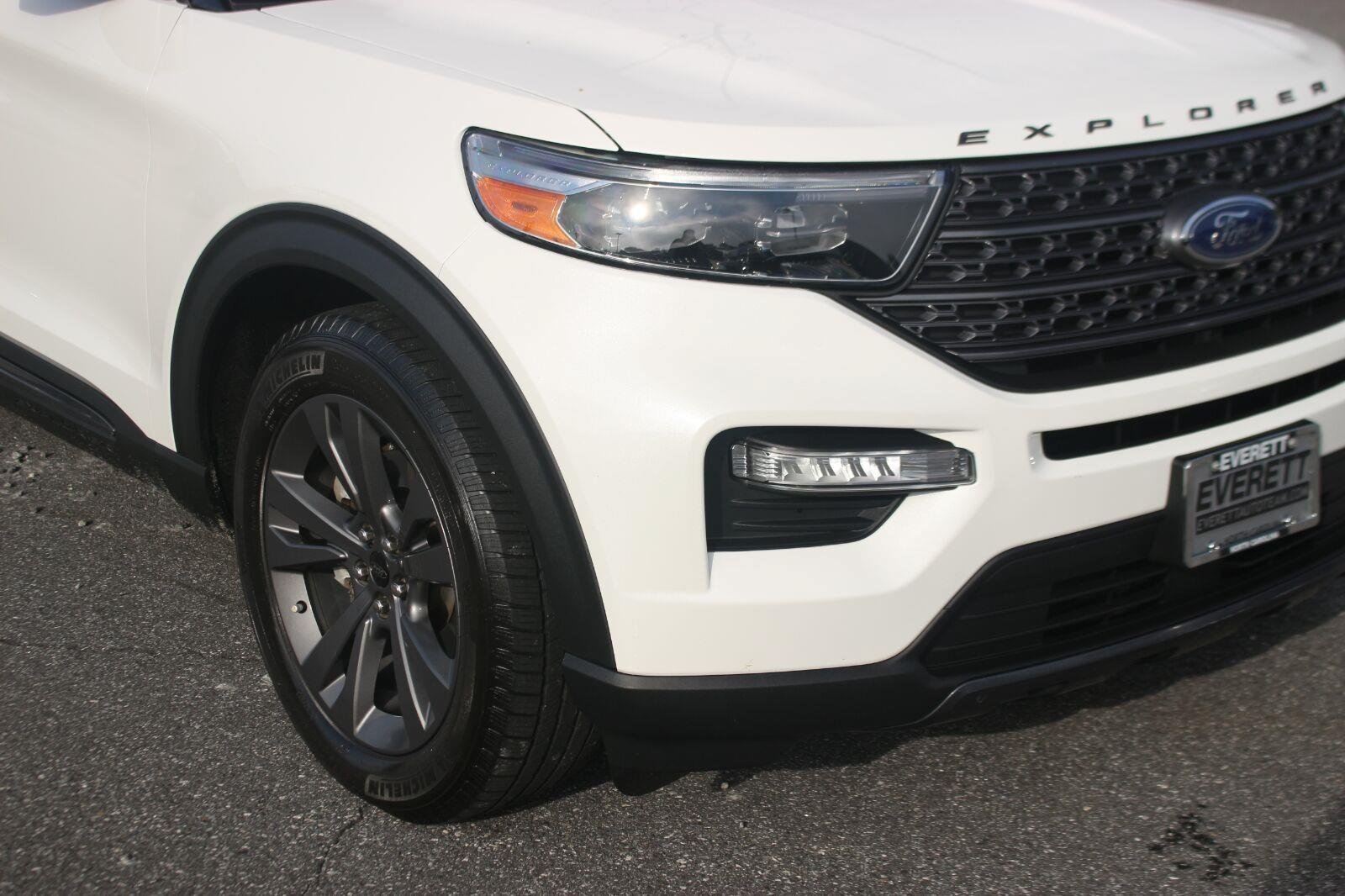 Used 2021 Ford Explorer XLT w/ Equipment Group 202A RWD image 9