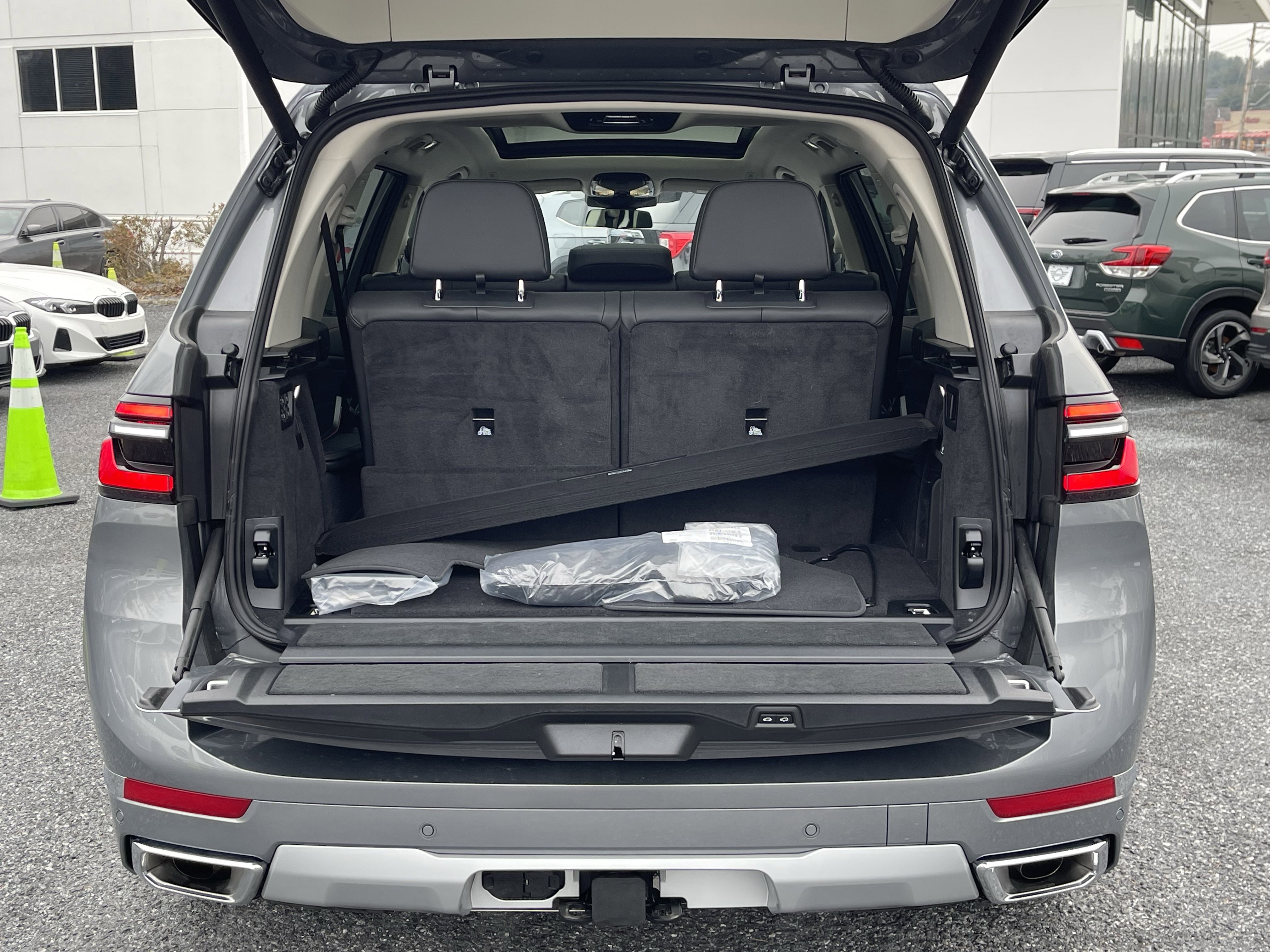 Used 2026 BMW X7 xDrive40i w/ Executive Package image 8