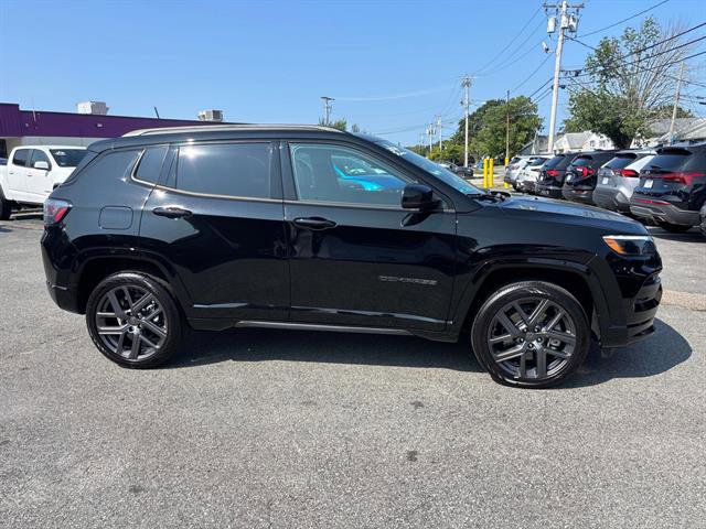 Certified 2024 Jeep Compass Limited w/ High Altitude Package image 2