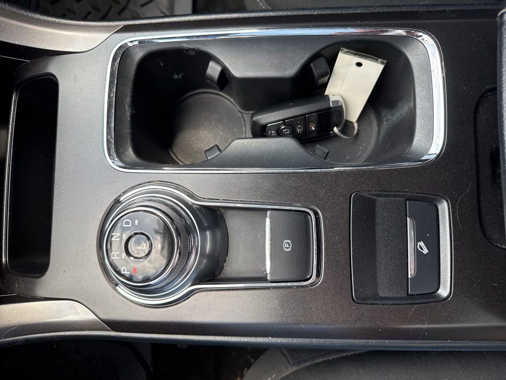 Used 2017 Ford Fusion SE w/ Fusion SE Technology Package FWD image 17