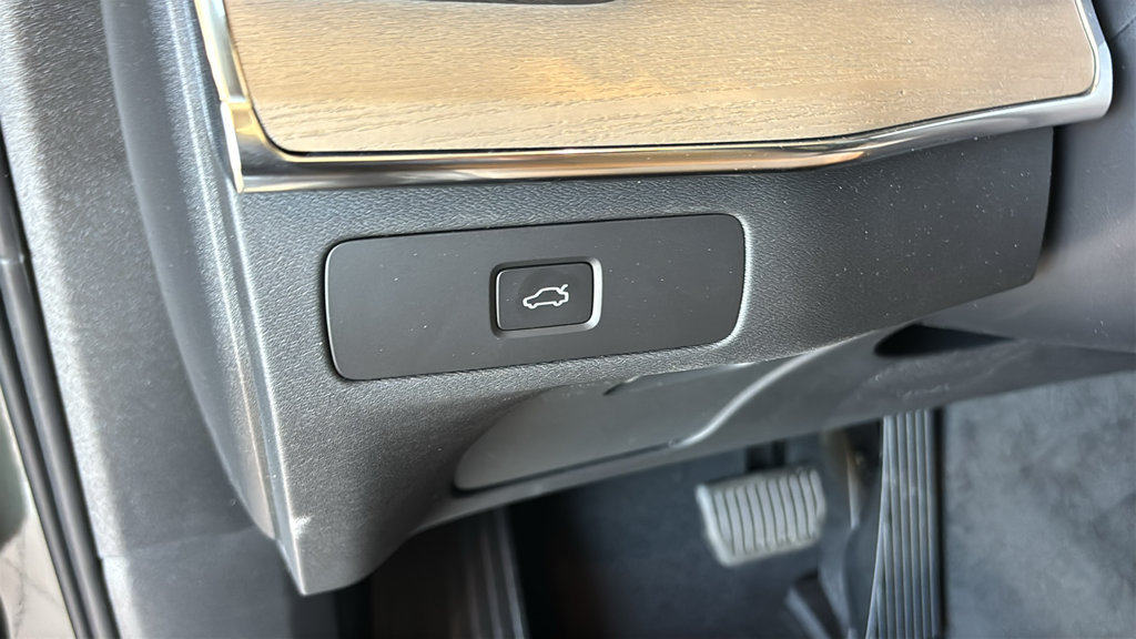 New 2027 Volvo XC90 B6 Ultra AWD/4WD image 12