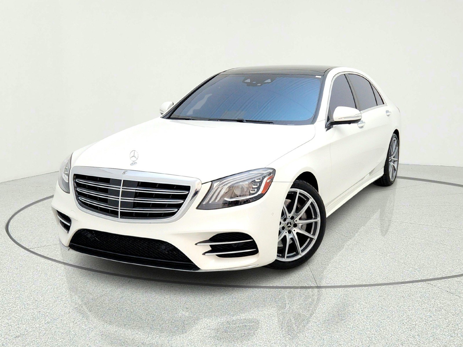 Used 2018 Mercedes-Benz S 560 Sedan image 2