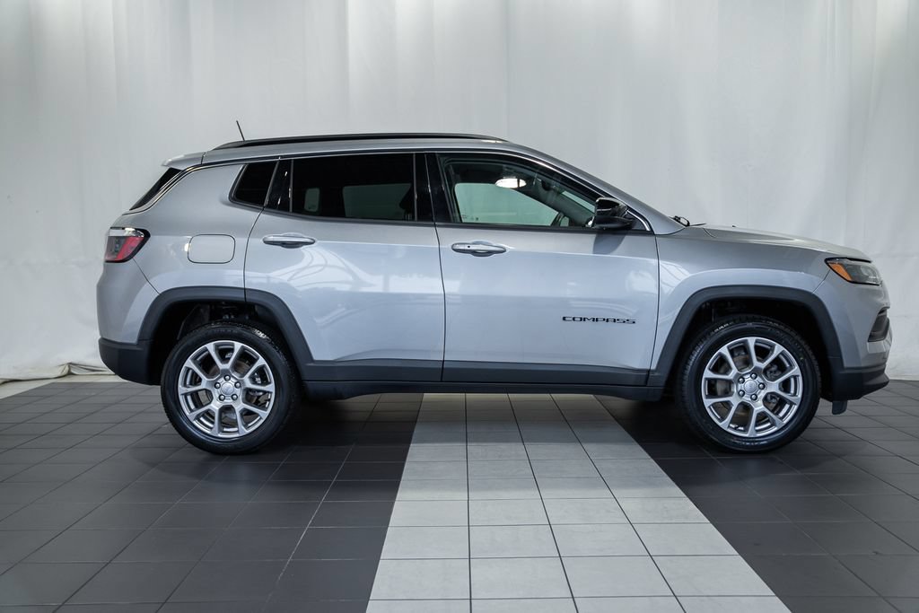 Certified 2022 Jeep Compass Latitude AWD/4WD image 3