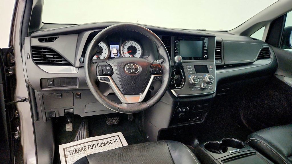 Used 2018 Toyota Sienna SE Premium image 13